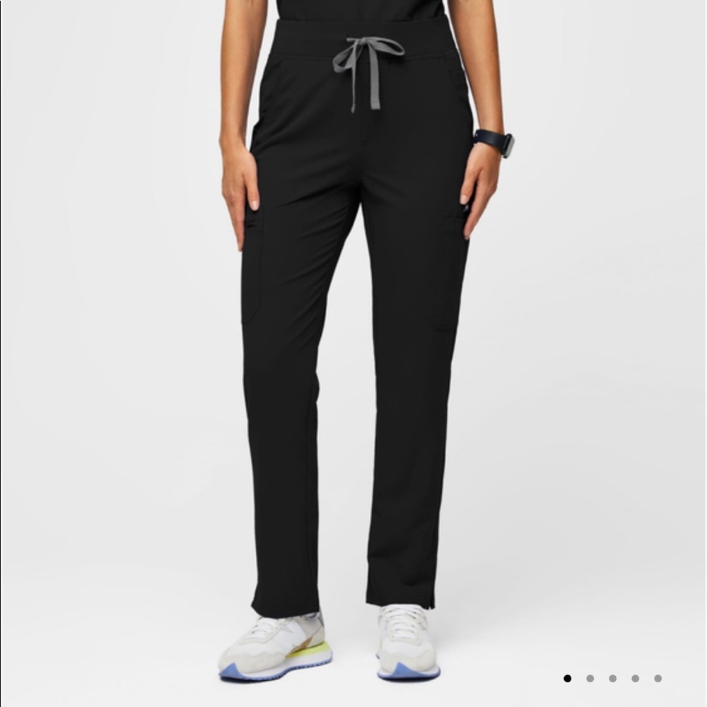 Figs Women’s Yola High-Waisted Scrub Pant, Black, Petite Large
